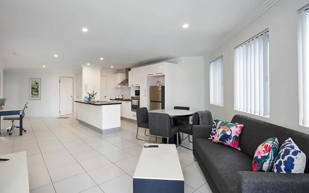Comfort Two Bedroom Apartment In Heart Southport Gold Coast